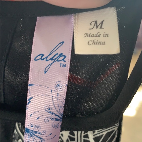 Black and red design dress from Francesca’s - Picture 5 of 5